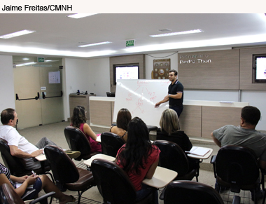 Novos assessores recebem instruções para o trabalho legislativo