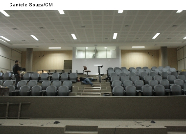 Móveis e acabamentos atrasam obras da Câmara