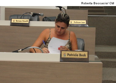 Patrícia solicita melhorias para praças da cidade