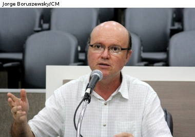 Peteffi pede passarela sobre a rua Boa Saúde 