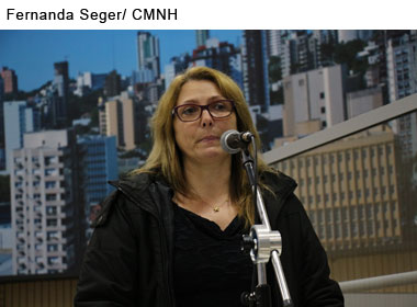 Por meio de tribuna popular, cidadã relata agravamento de problema com canalização de esgoto