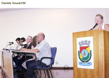 - Prefeita interina abre trabalhos do Legislativo