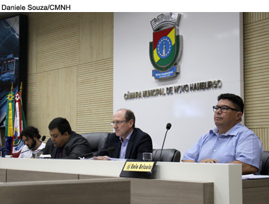 Prefeito destaca dificuldades econômicas em sua fala na Câmara