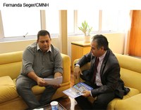 Prefeito em exercício entrega à Câmara projeto de lei que institui a Semana da Bíblia