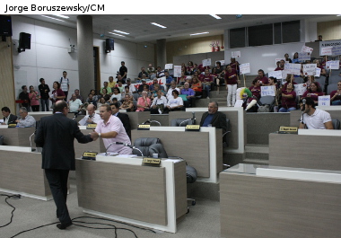 Prefeito presta esclarecimentos sobre problemas da cidade