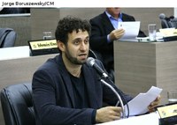 Prefeitura poderá ter que entregar anualmente relatório sobre ensino à Câmara