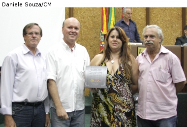 - Presidente do PSDB Mulher usa Tribuna Popular