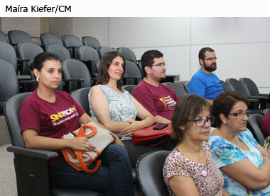 Presidente do Sindicato dos Professores de Novo Hamburgo usa tribuna popular