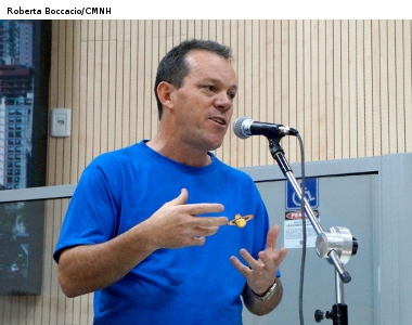 Professor da escola Osvaldo Aranha apresenta clube de astronomia