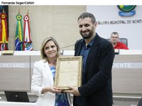 Professora é homenageada por seus 25 anos de trabalho