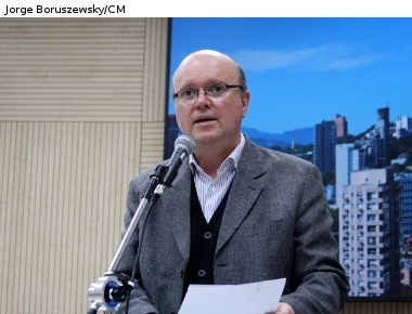 Projeto de Peteffi regulariza comércio de flores nas ruas