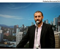 Projeto de Professor Issur Koch obriga concessionária de energia a retirar fios inutilizados 