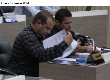 Projeto que modifica possibilidades de publicidade em táxis em vista