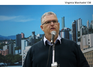 Projeto obriga empresas de telefonia a manter central de atendimento na cidade