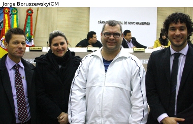 Projeto permite que pessoas com deficiência desçam dos ônibus fora das paradas