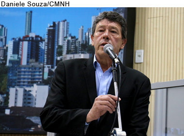 Projeto prevê número de telefone identificado para a Secretaria Municipal de Educação