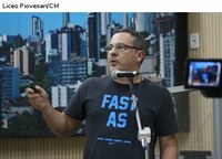 Representante da Ondaa apresenta projeto de terapia com cães