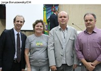 Representantes da Apae manifestam-se contra projeto que tramita no Congresso