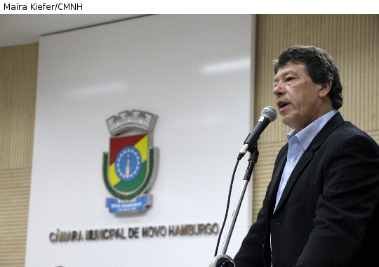 Serjão reivindica semáforo para avenida do bairro Vila Nova