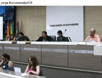 Servidores que ganham até dois salários mínimos e meio receberão cesta básica