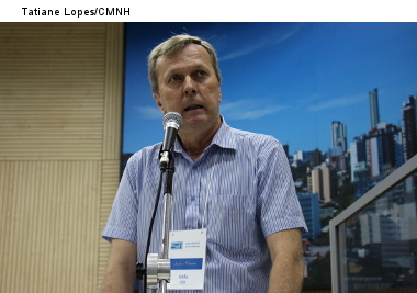 Sociólogo usa a tribuna para falar sobre política habitacional e ocupações