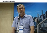 Sociólogo usa a tribuna para falar sobre política habitacional e ocupações