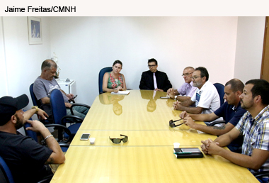 Taxistas procuram Câmara para debater regulamentação do Uber