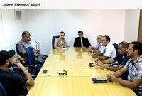 Taxistas procuram Câmara para debater regulamentação do Uber