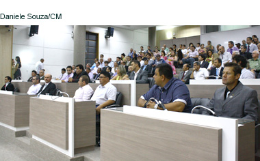 Vereadores e suplentes da 16ª Legislatura recebem diplomas