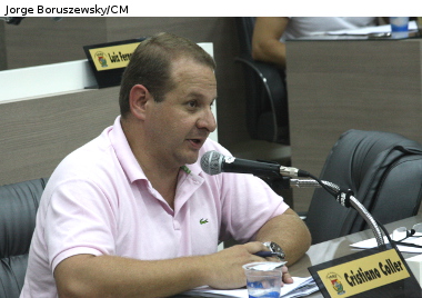 Vereadores solicitam pavimentação asfáltica e coleta de lixo