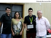 Vice-campeão da Olimpíada do Conhecimento é homenageado