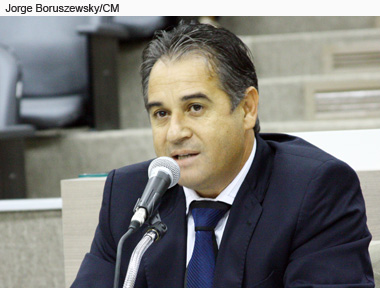 Vice-prefeito eleito toma posse como vereador nesta terça