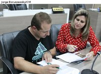 Vista à proposta que prevê brinquedos para crianças com necessidades especiais em praças