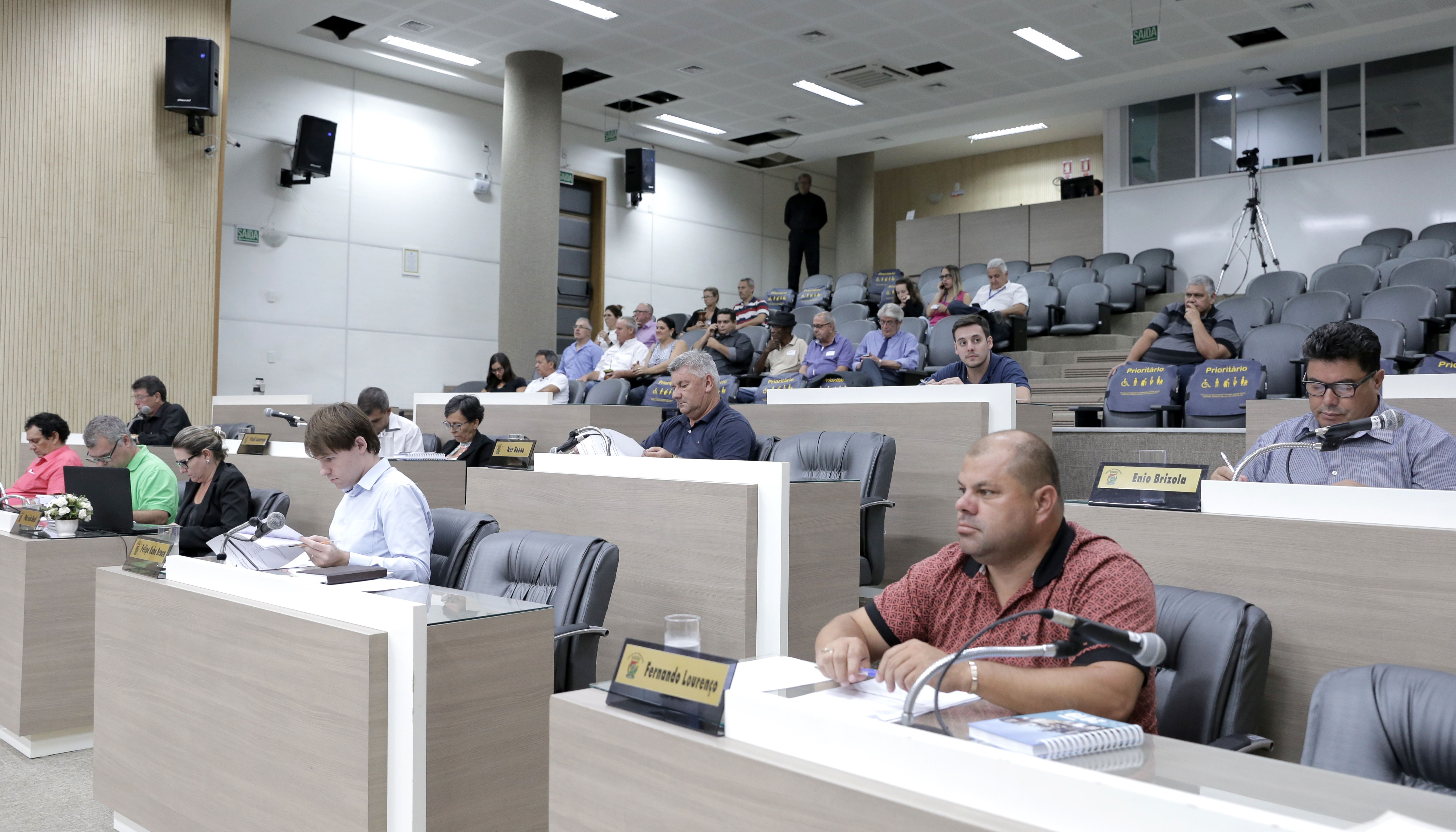 Acatado veto parcial a projeto que propõe fornecimento gratuito de armações de óculos 