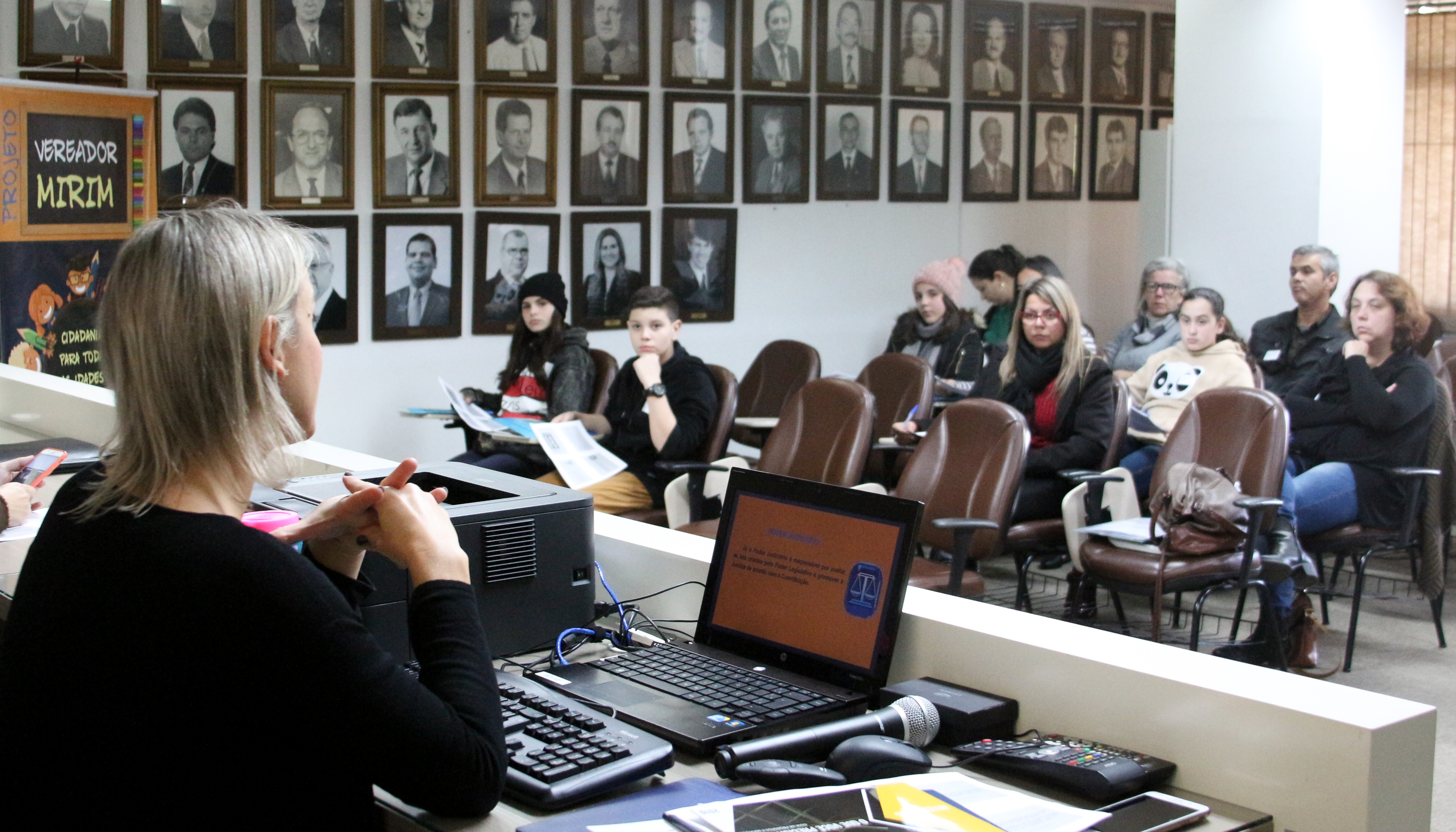 Alunos do Projeto Vereador Mirim participam de oficina para elaboração de proposições