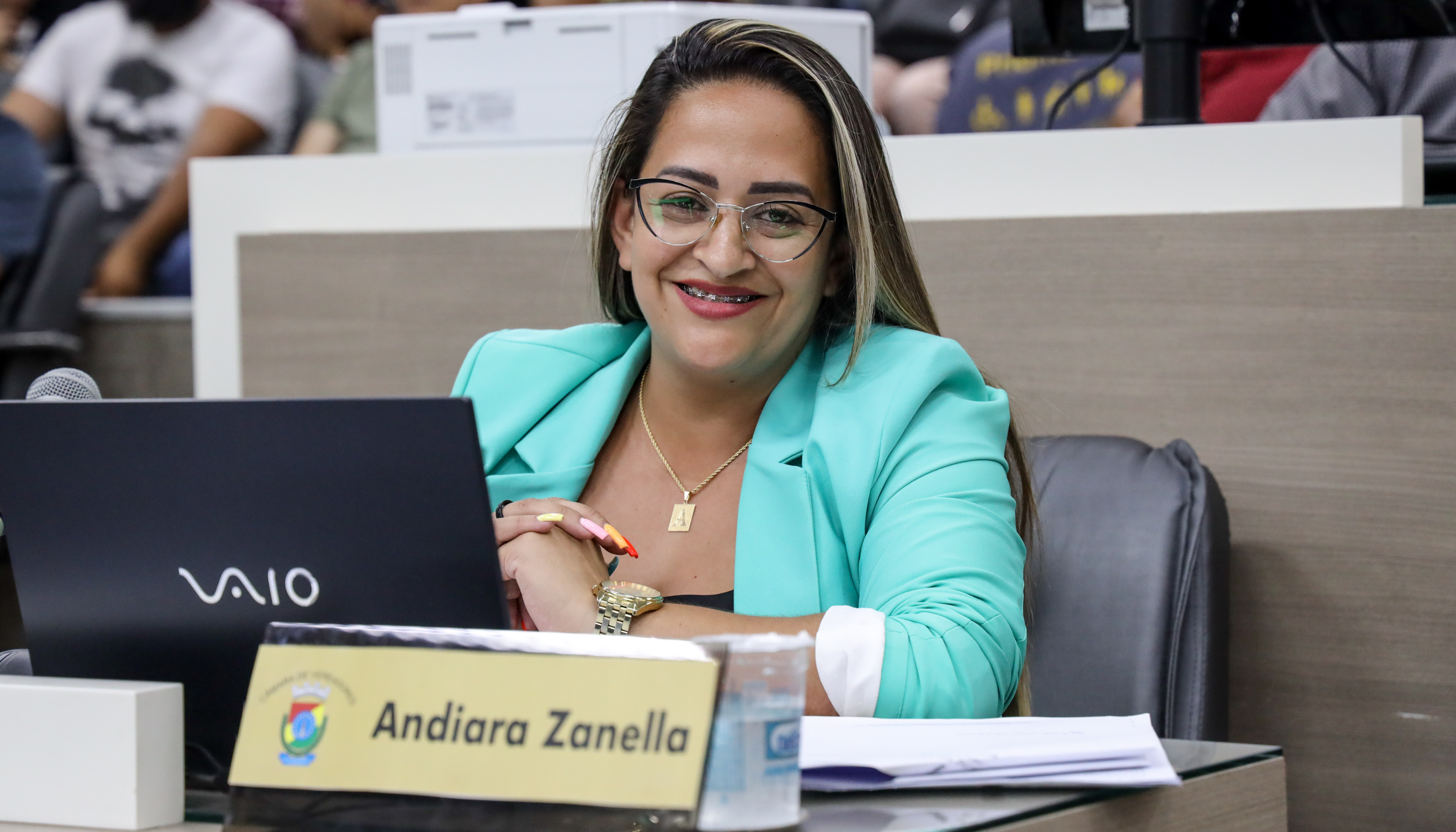 Andiara Zanella substitui Gerson Peteffi por três sessões