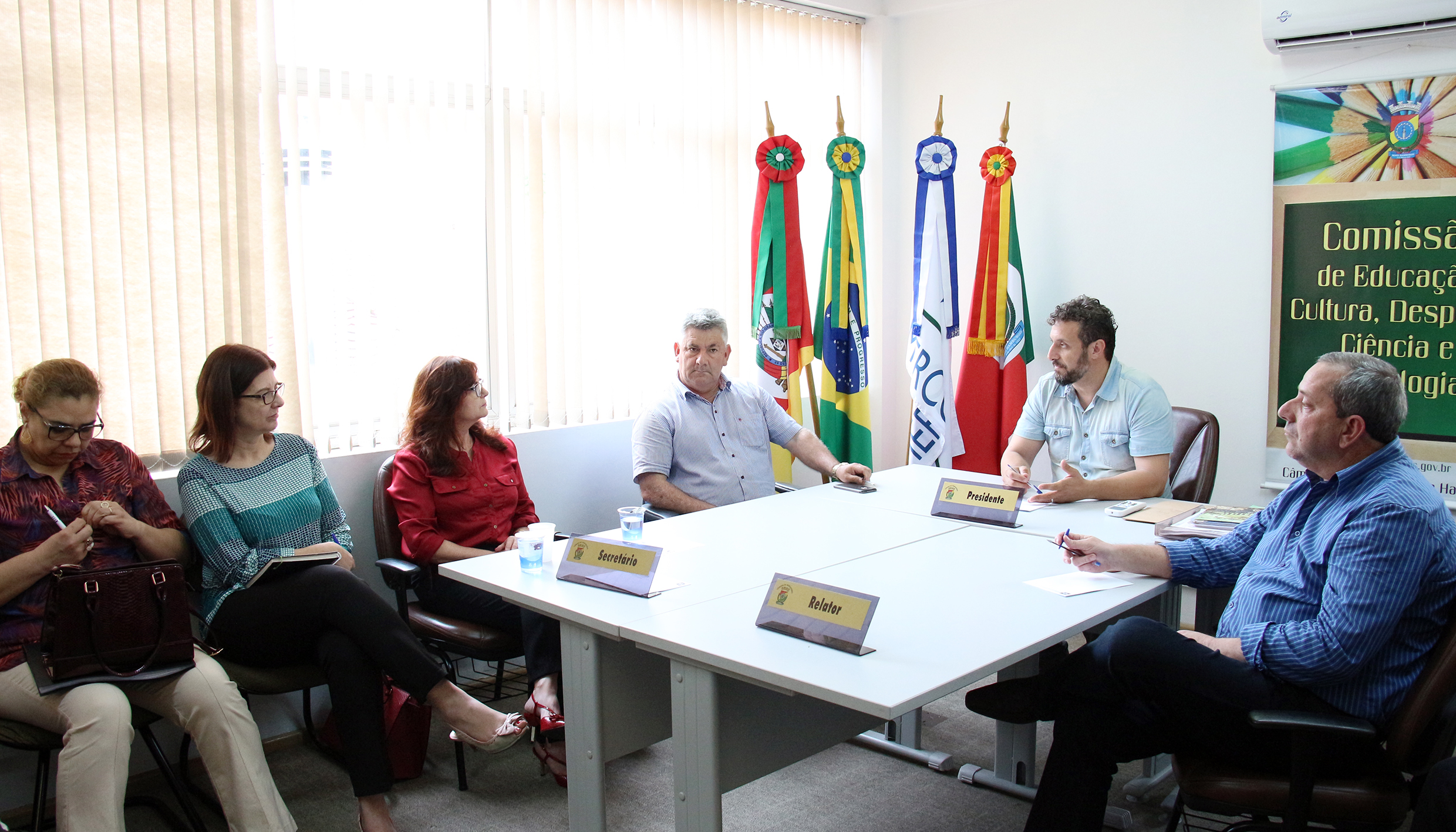 Antes do debate em plenário, Comissão de Educação analisou fechamento de turmas em escolas