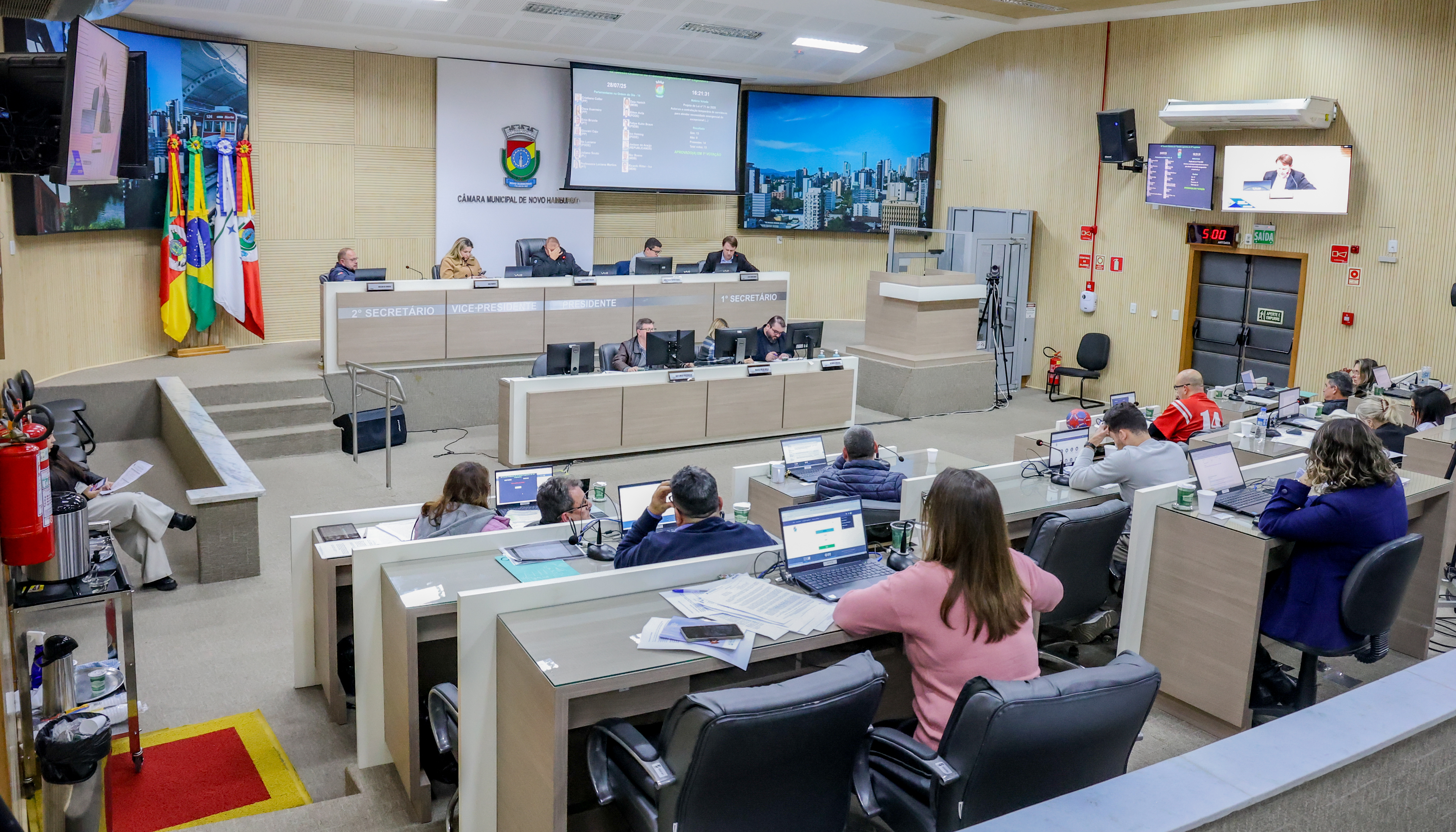 Aprovada contratação temporária de profissionais para a educação