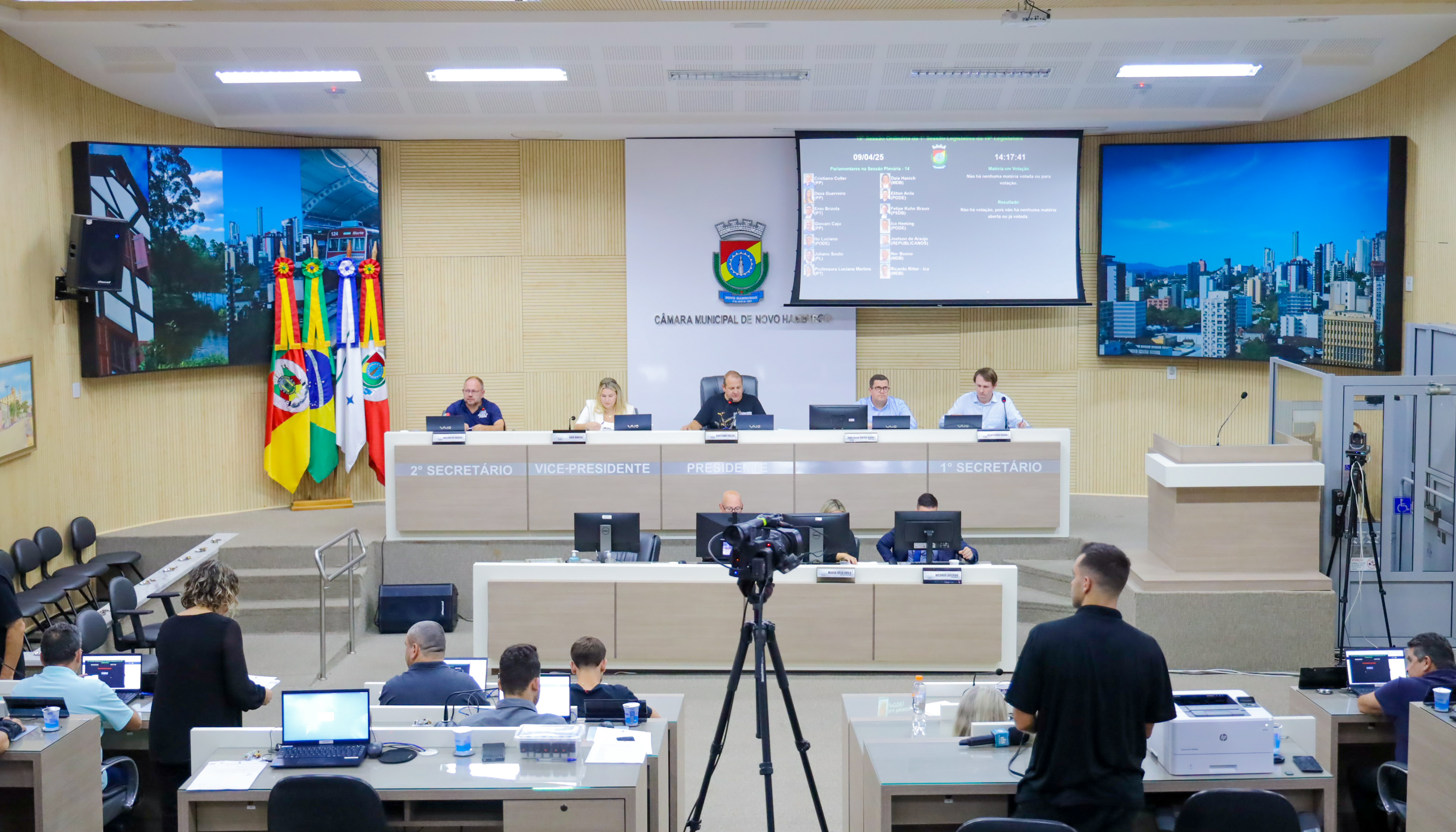 Aprovada entrega de móveis e equipamentos em desuso à Prefeitura