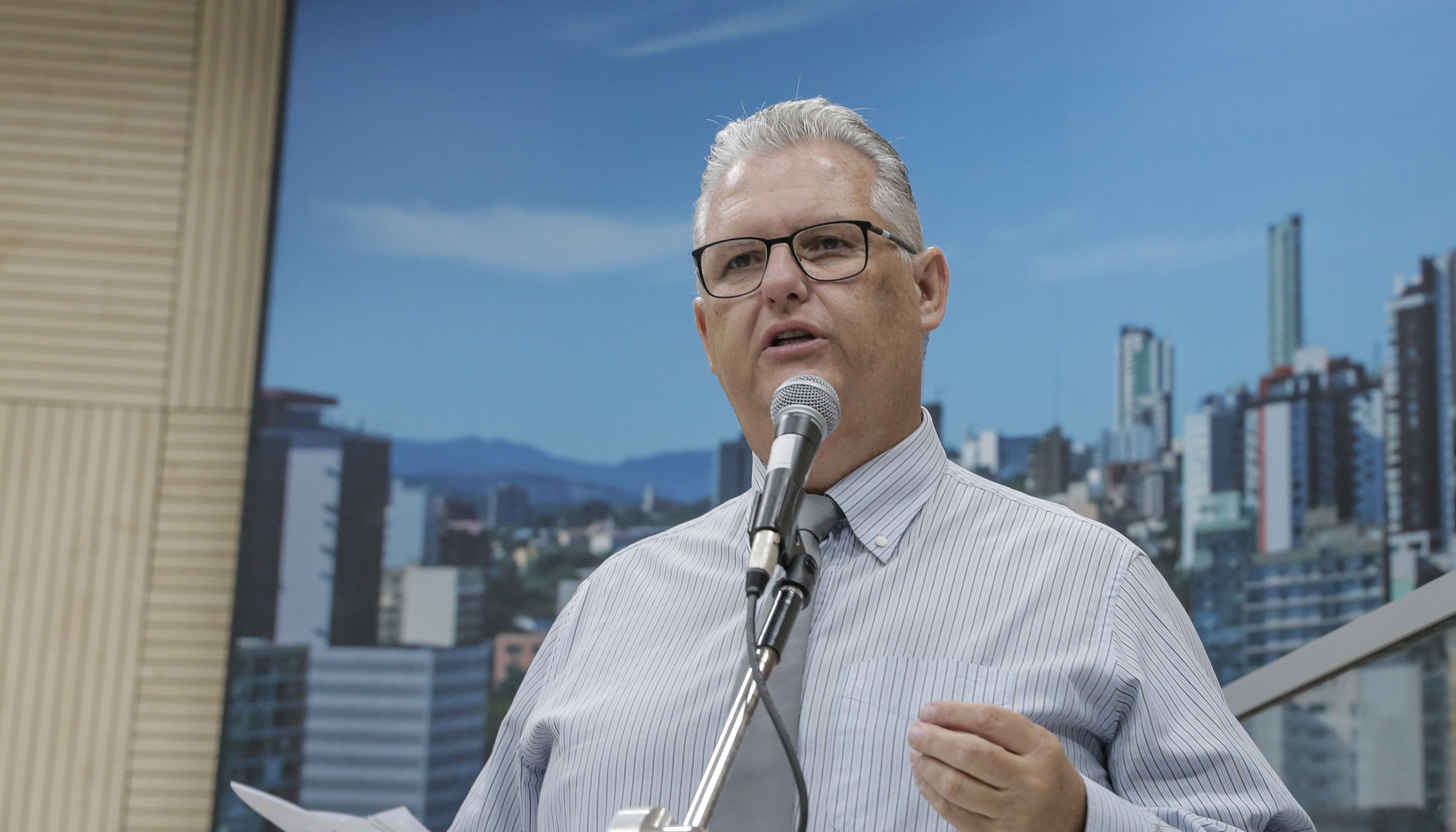 Aprovada proibição de conferência de mercadorias em estabelecimentos comerciais