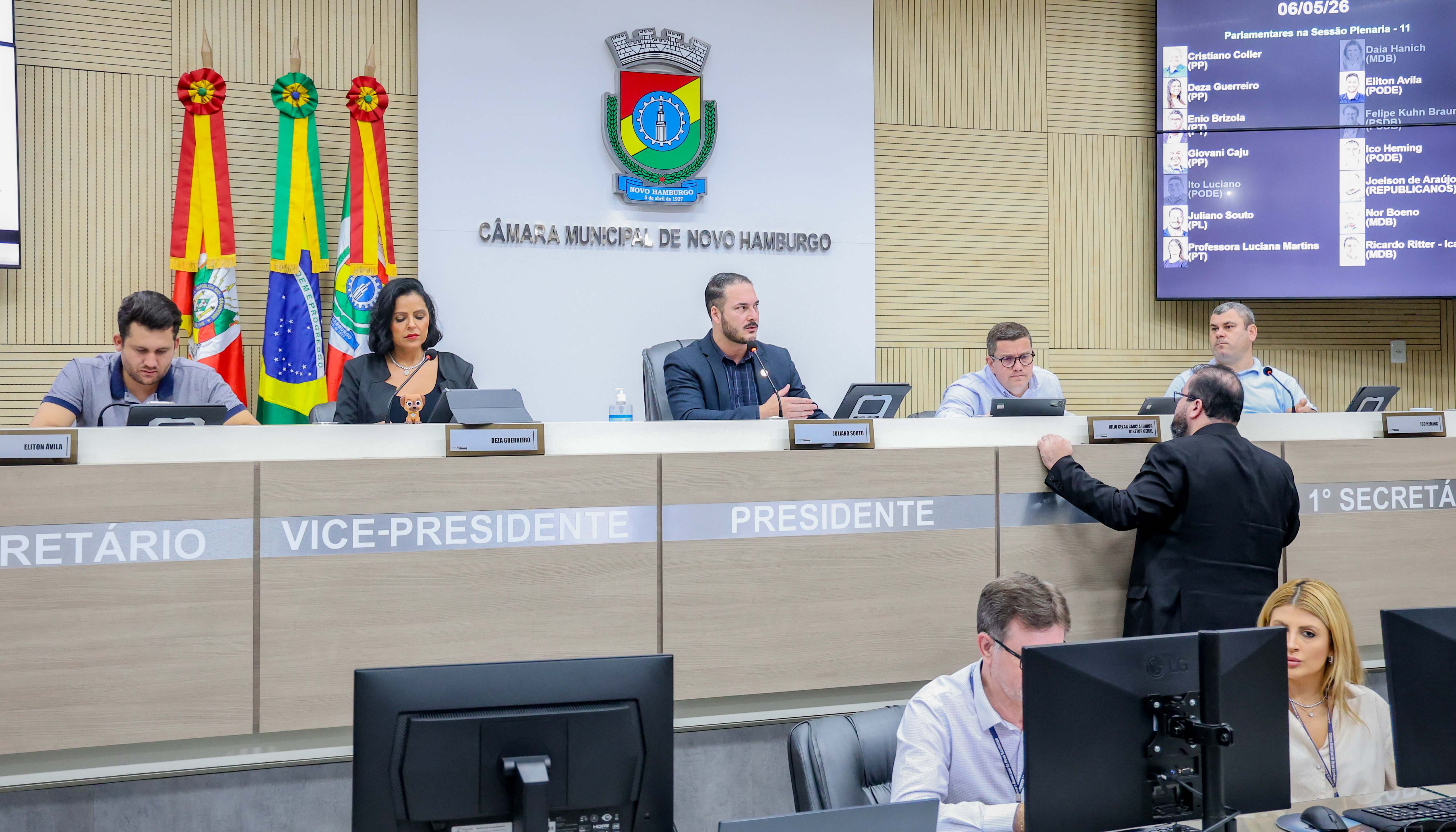 Aprovada revogação de lei municipal sobre instalação de antenas de telefonia