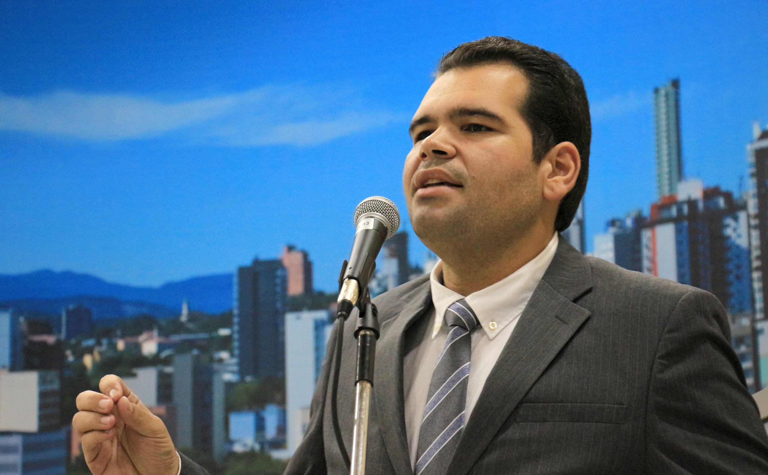 Aprovado projeto que obriga bancos a manter vigilantes armados nas agências