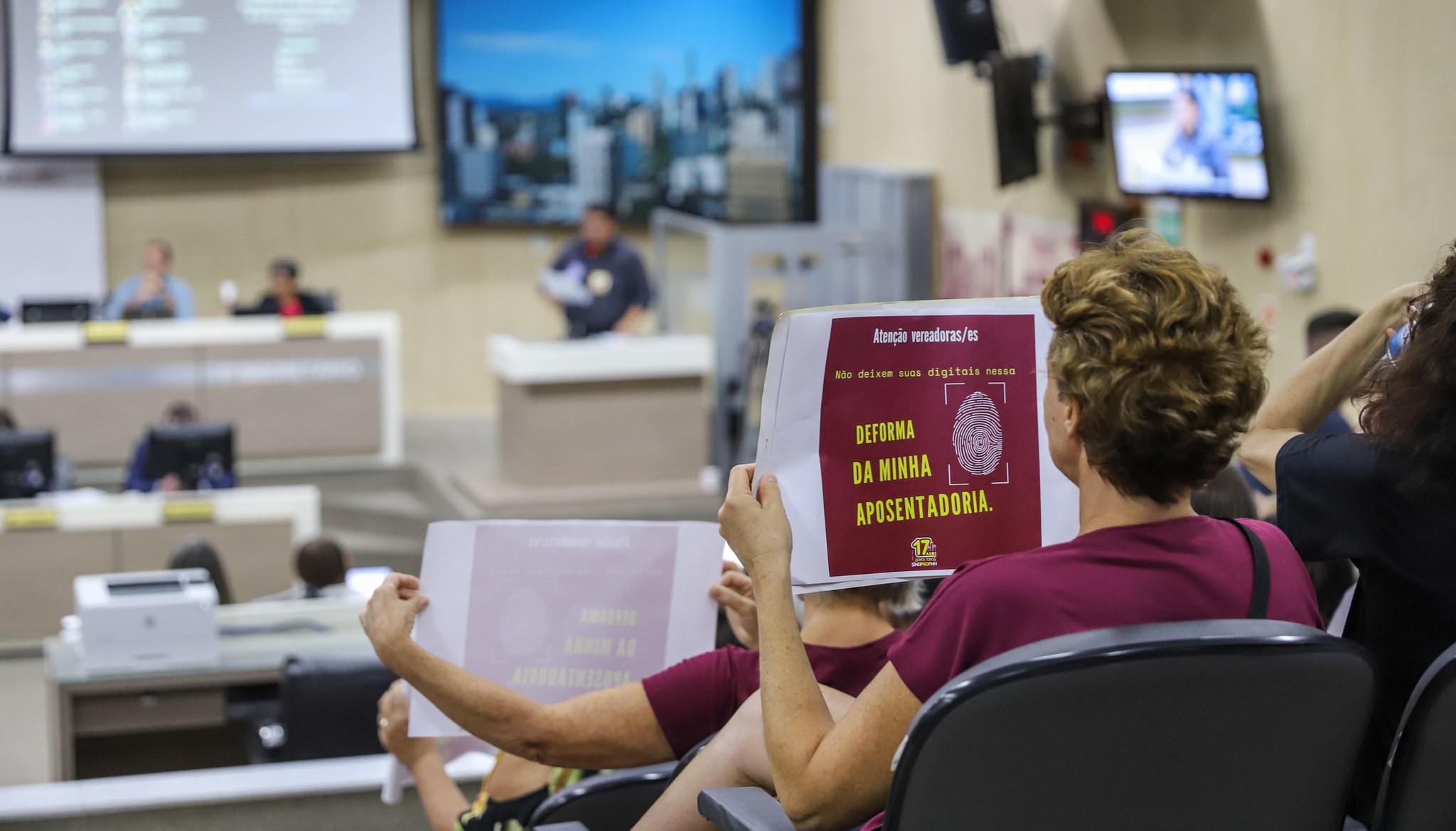  Aprovado projeto que reduz contribuição para assistência e parcela quase 19,5 milhões de débitos patronais