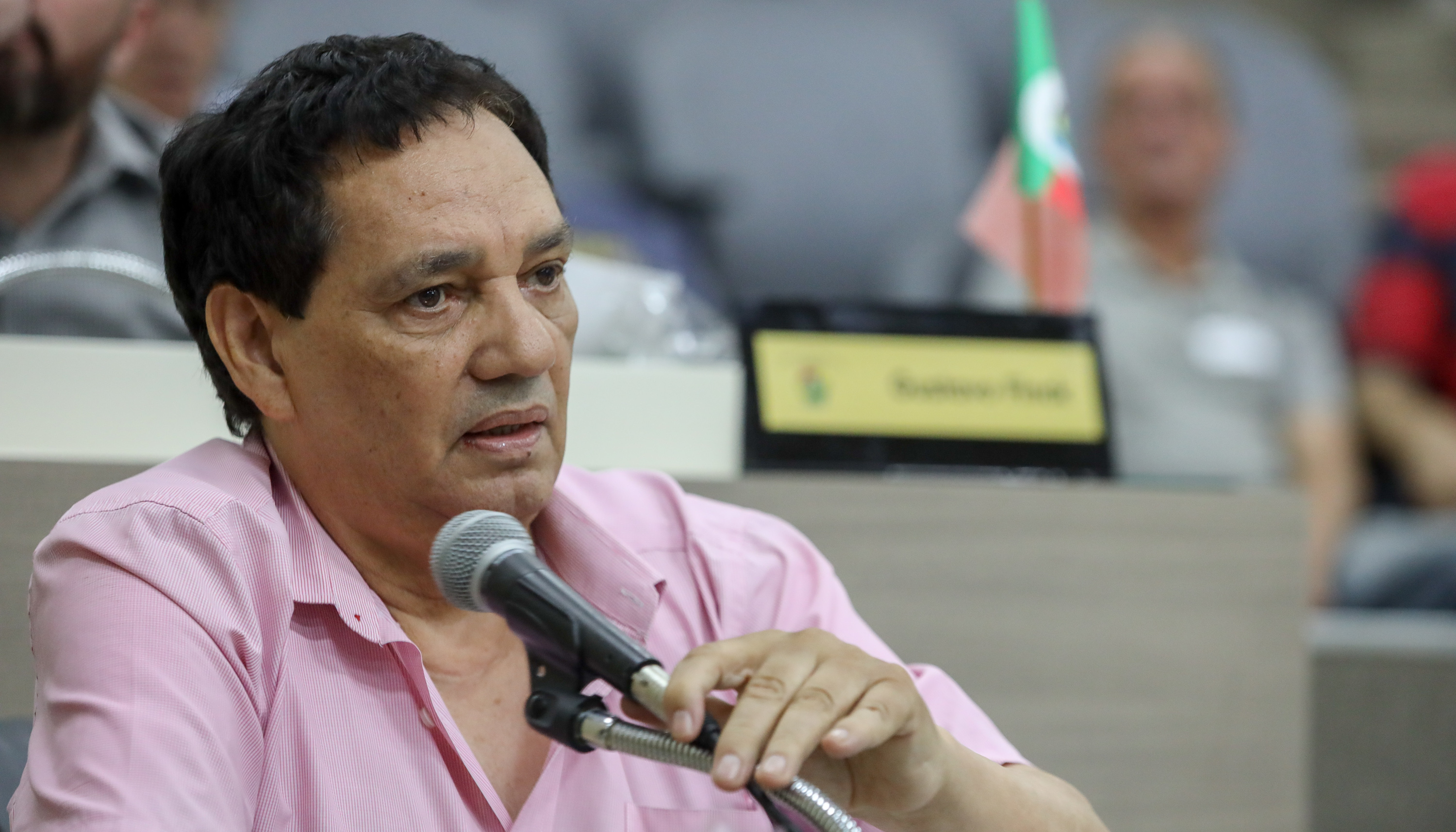 Aprovado tempo mínimo de quatro segundos para o sinal amarelo em semáforos
