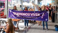 Ato na Praça do Imigrante cobra retomada do CRM e mobiliza comunidade contra feminicídios