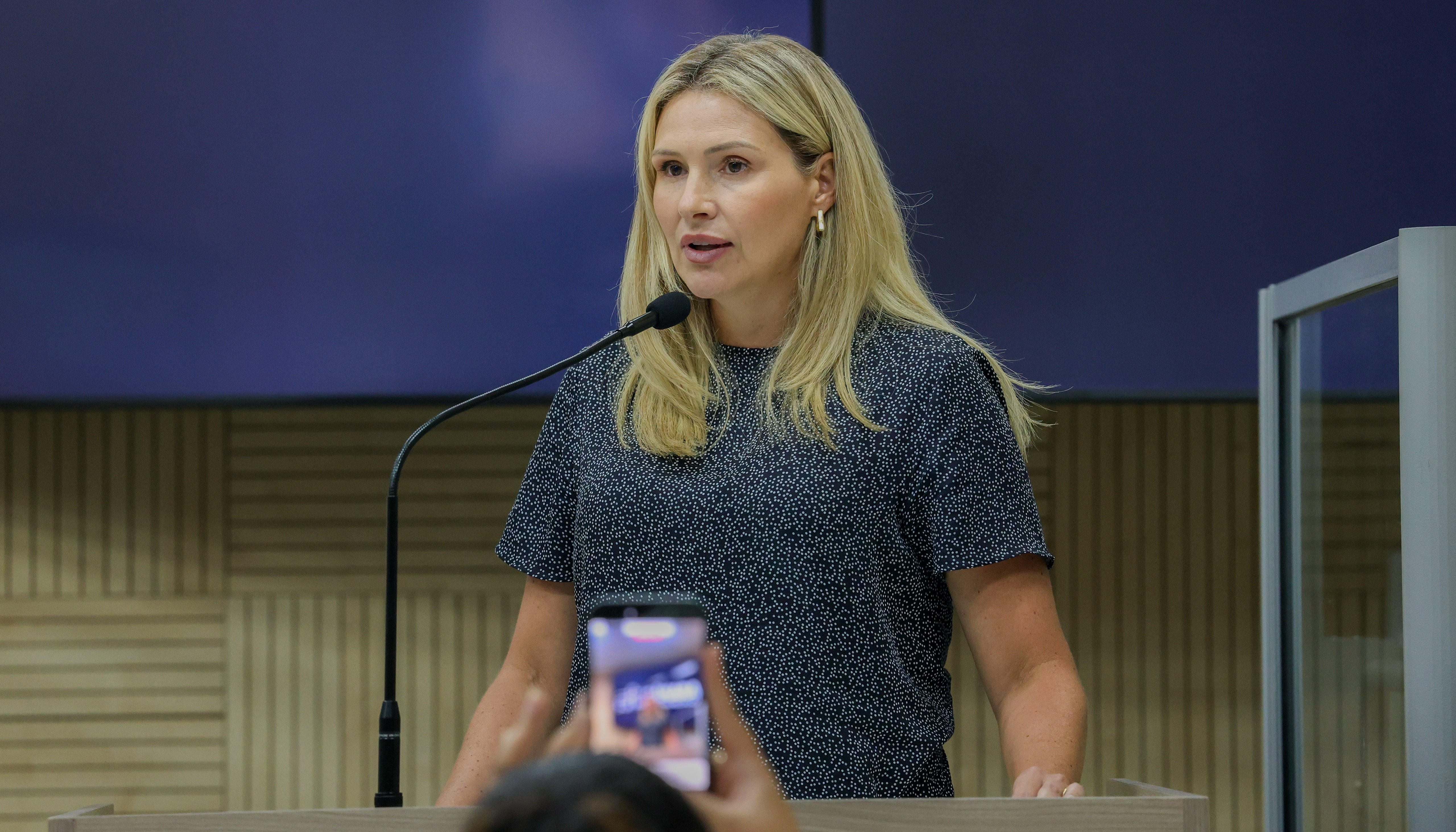 Cabeamento: projeto de Daia Hanich avança após parecer favorável da Cojur