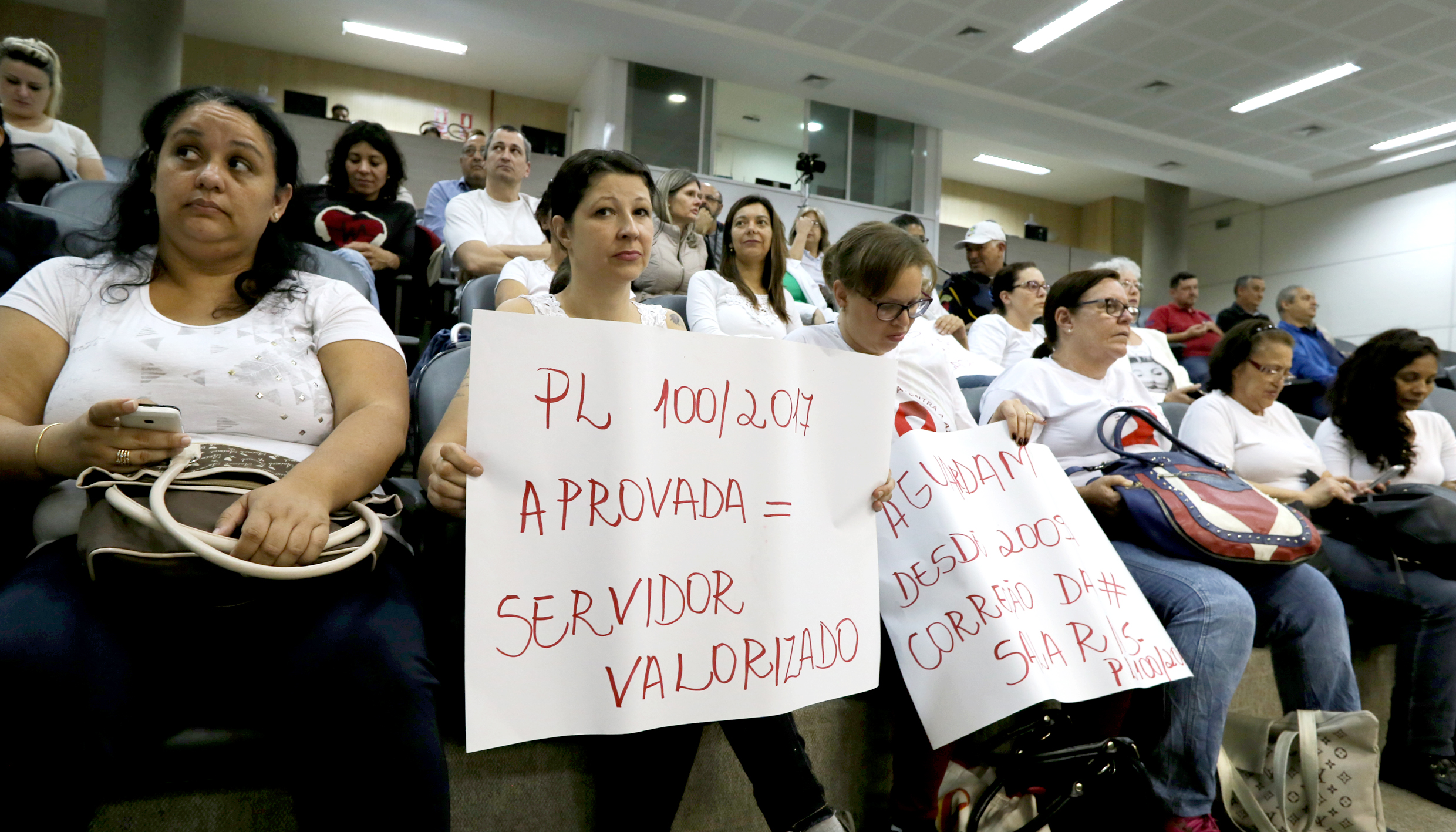 Câmara aprova projeto que revisa salários de servidores da Prefeitura