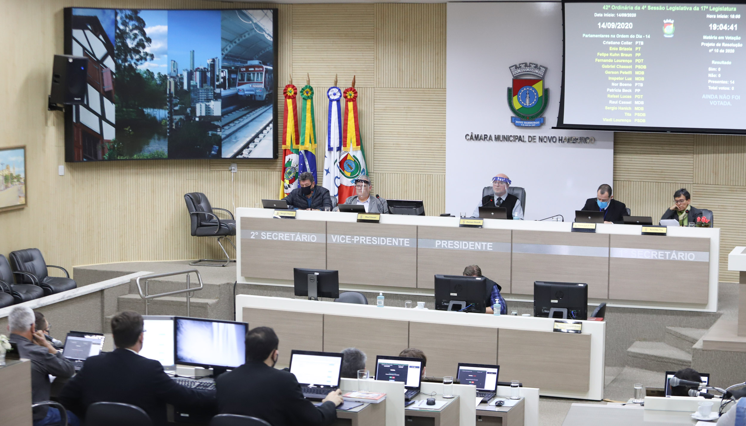 Câmara aprova projetos que fixam os subsídios do prefeito, vice, secretários municipais e vereadores até 2024