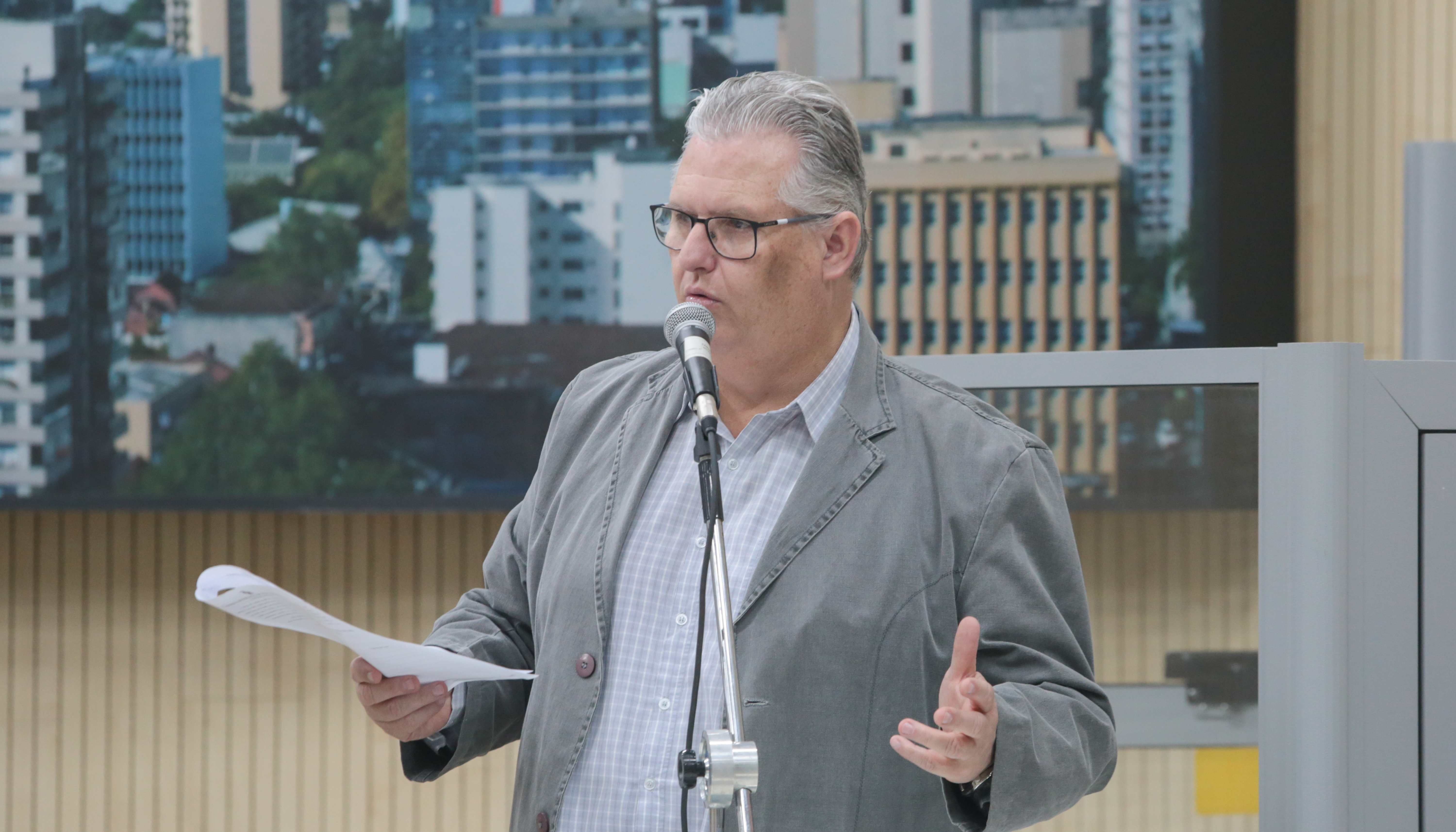 Câmara aprova tratamento diferenciado a micro e pequenas empresas em licitações