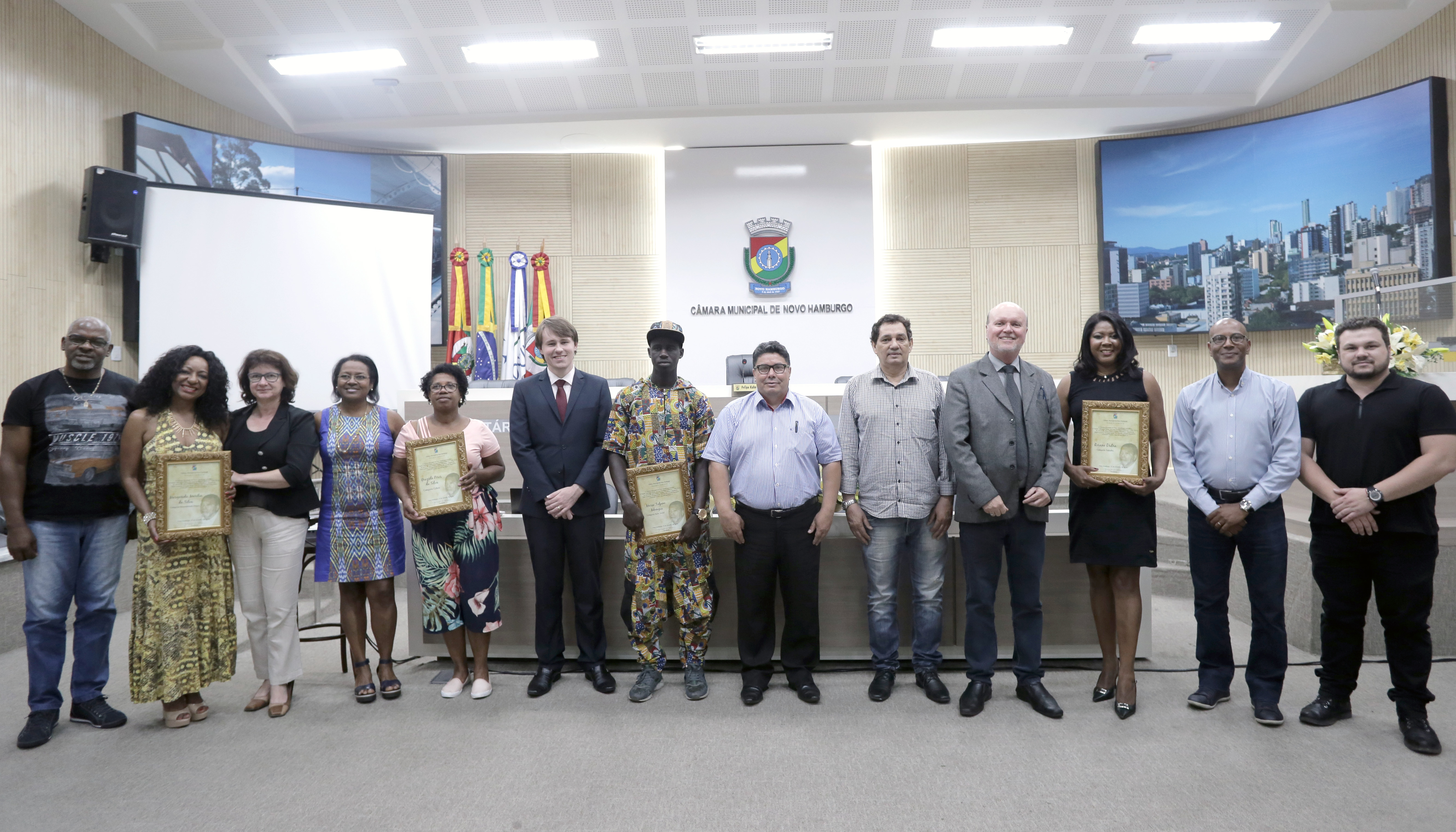 Câmara concede 2º Prêmio Sebastião Flores a personalidades que se destacaram no combate ao racismo em Novo Hamburgo
